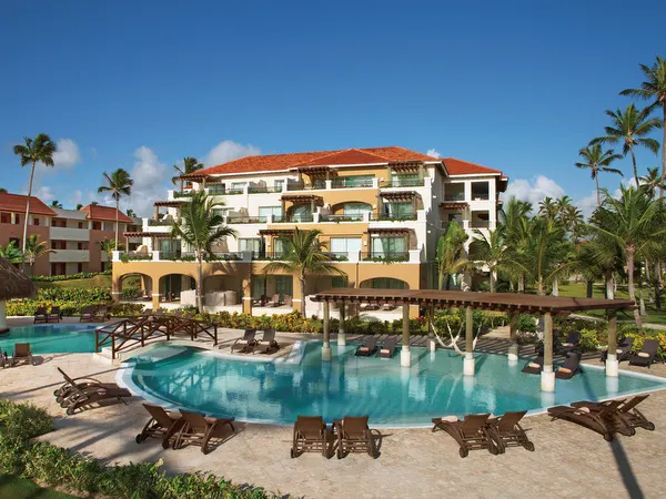 dominican-republic_accommodation_all-inclusive-hotel_secrets-royal-beach_punta-cana_preferred-club-pool_001_600_ergebnis