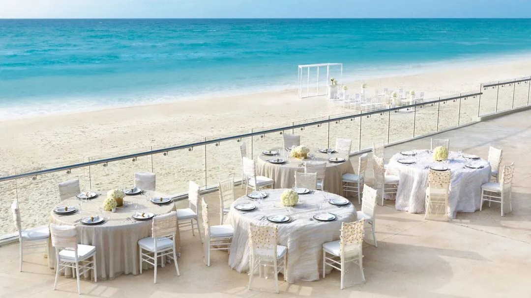 dominican_republic_destination_weddings_07_hard_rock_hotel_punta_resort_beach_reception_1080_ergebnis