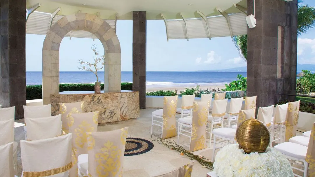 dominican_republic_destination_weddings_10_hard_rock_hotel_punta_resort_ceremony_gazebo_1080_ergebnis