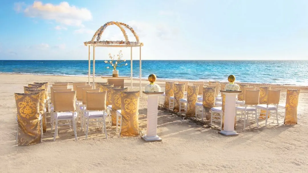 dominican_republic_destination_weddings_11_hard_rock_hotel_punta_resort_beach_ceremony_1080_ergebnis
