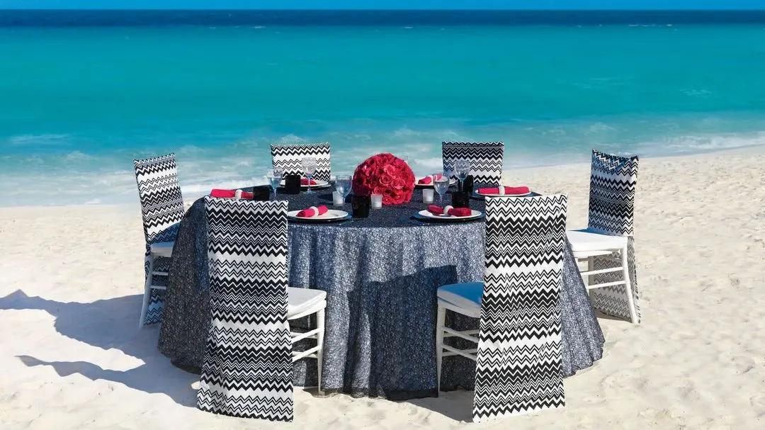 dominican_republic_destination_weddings_20_hard_rock_hotel_punta_resort_beach_reception_1080_ergebnis